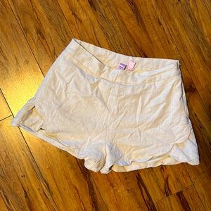 Francesca’s Ayla cream flowy Scalloped Shorts